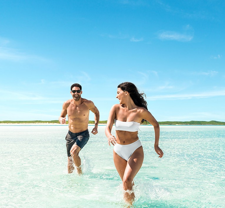 Clear turquoise shallows and pale sand in Bimini